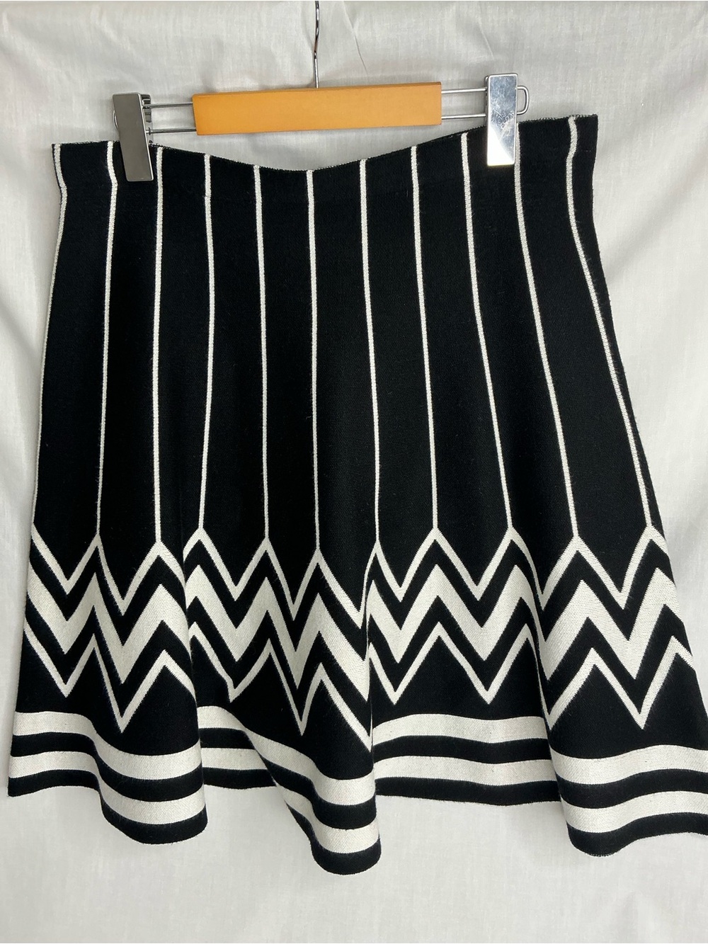 2273 - Vila Milano Black & White Chevron Skater Skirt